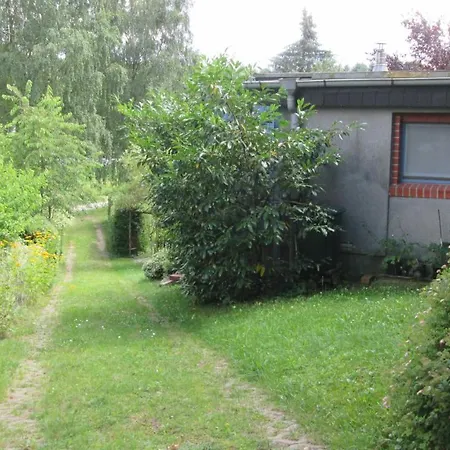 Semesterbostad Blaues Haus Am Schwarz (Mecklenburgische Seenplatte)